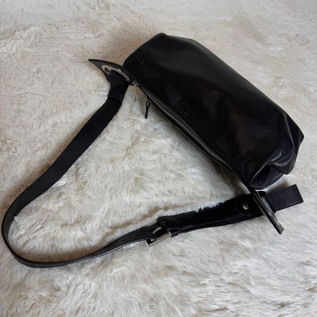 美品　kawa-kawa カワカワ　レザー　ボディバッグ　斜めがけ　肩掛け　金具