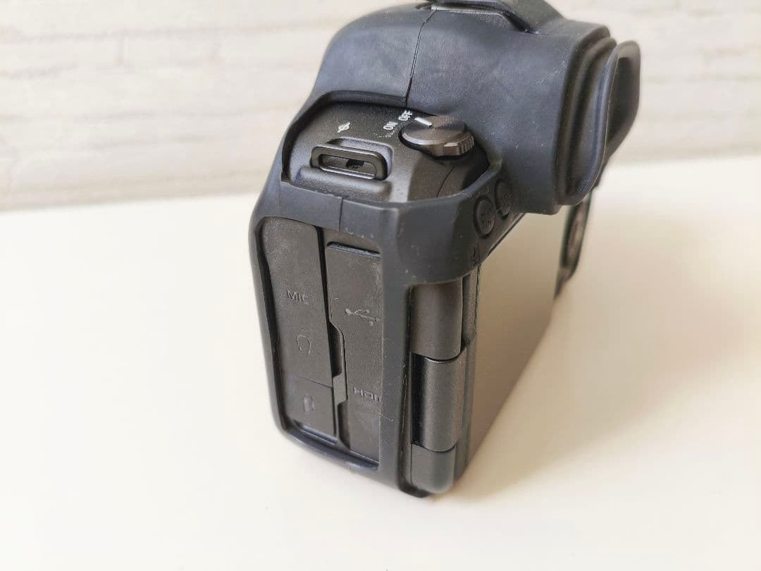 【極美品】キヤノン EOS R6ボディ カバー付 11,000シャッター以下