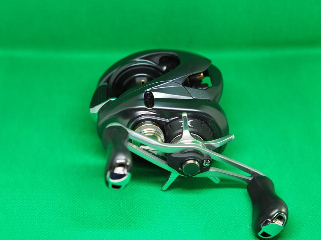 【日本製】 超美品 シマノ 15アルデバラン50 右ハンドル 自重135g