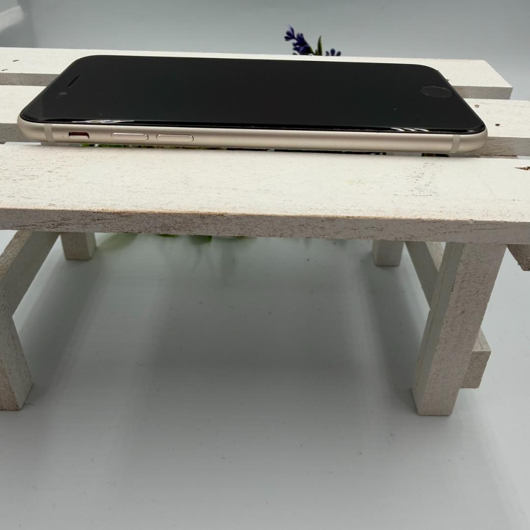 【美品】iPhone SE第3世代 64GB スターライト 386