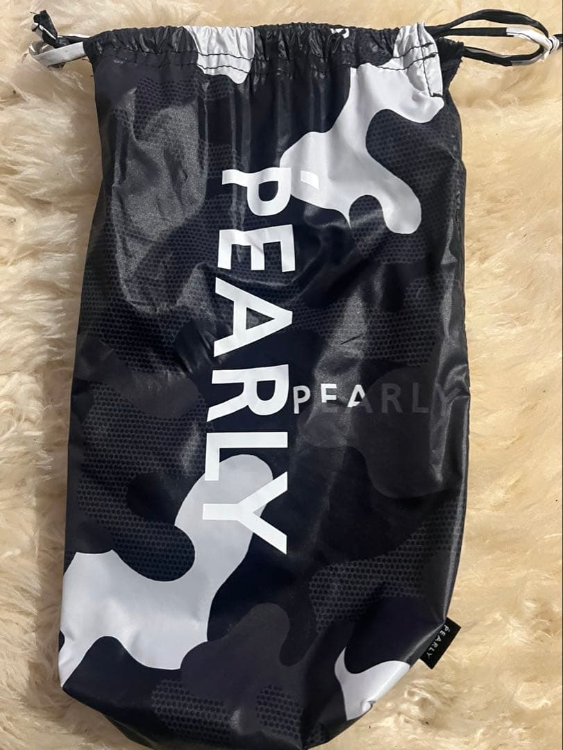 パーリーゲイツ　ダウンジャケットブラック・ホワイト迷彩柄　サイズ4