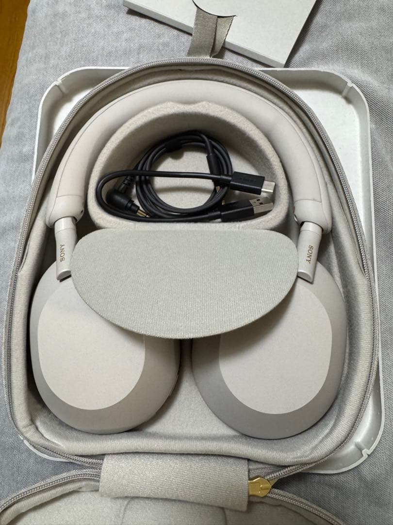 Sony WH-1000XM5　ホワイト ヘッドホン