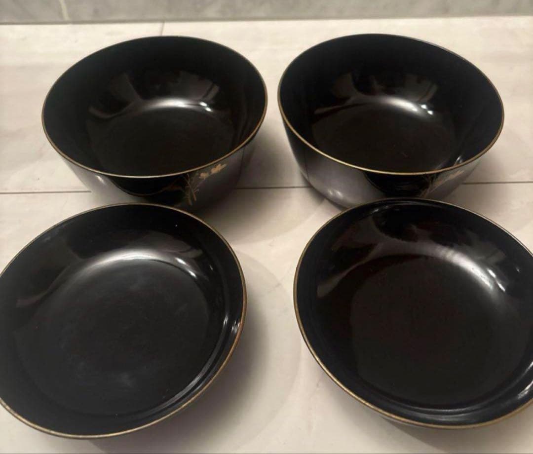 芸術的なお花、蝶々とふんだんに使われた金彩が美しい豪華絢爛な木製輪島漆塗お椀2客