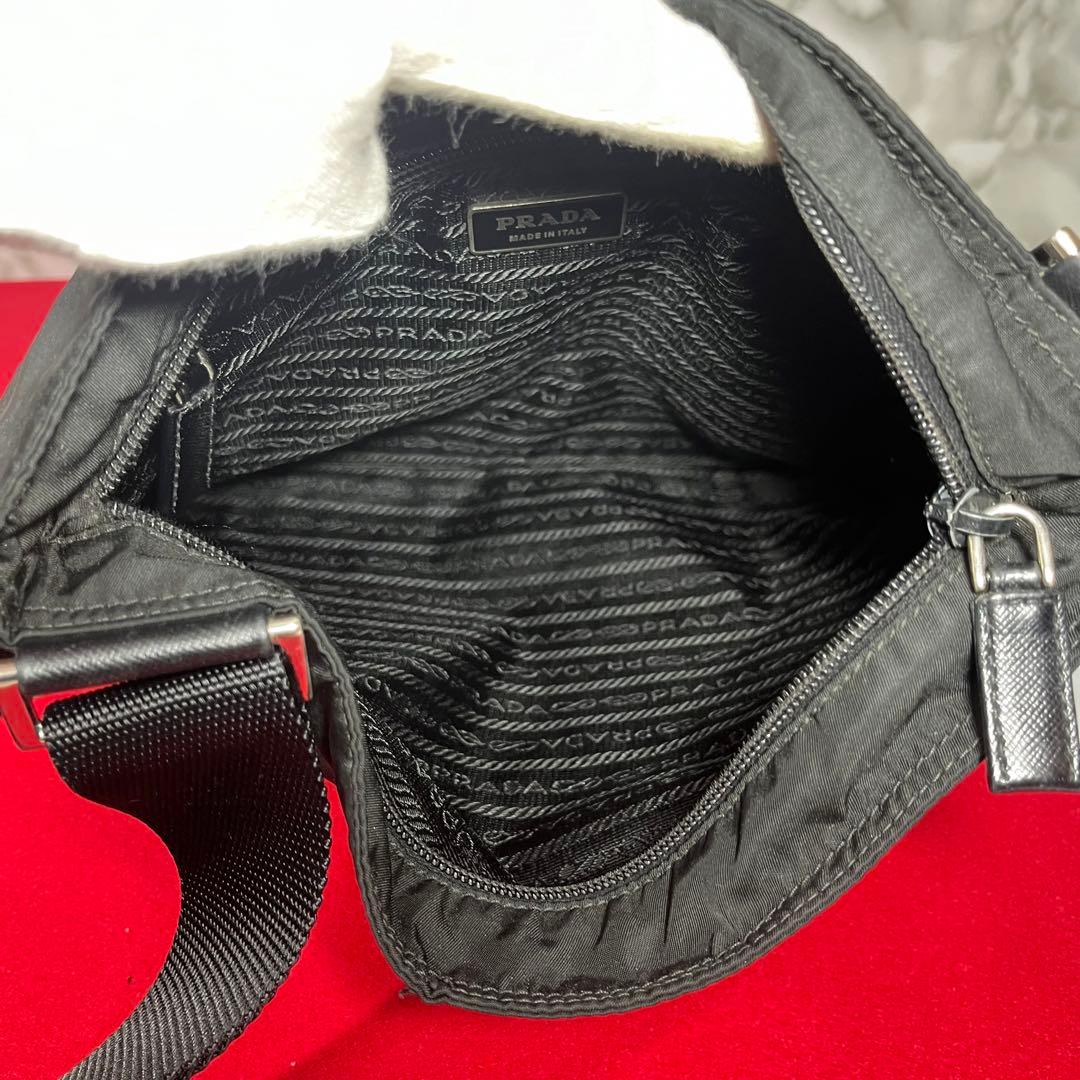 PRADA プラダ　ショルダーバッグ サコッシュ　ナイロン　黒　ヴィンテージ