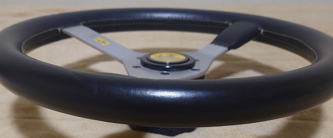 G*T様 【傷あり】モモ キャバリーノ レザーステアリング