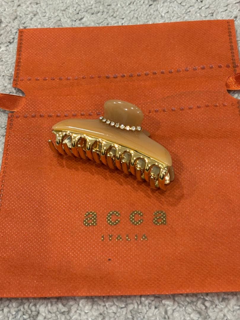acca アッカ 超美品 ベージュ ヘアクリップ ストーン付き