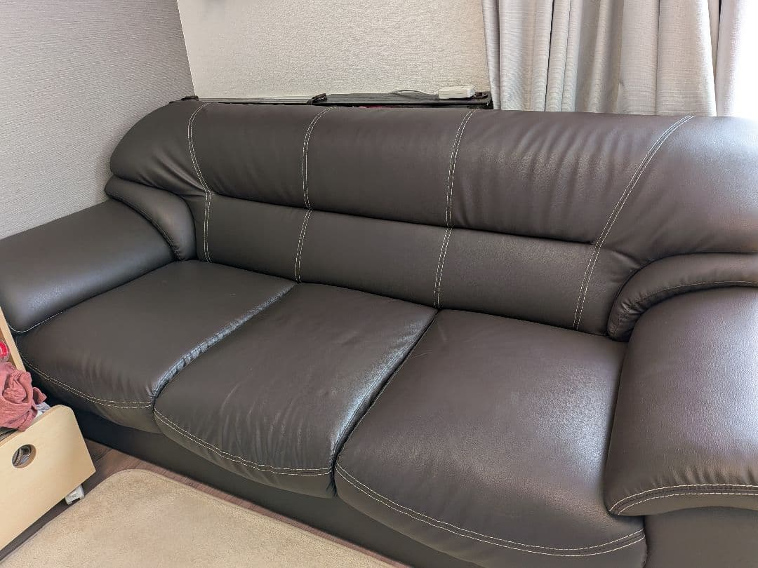 モダンデコ　3人掛けレザーソファ　ブラウン