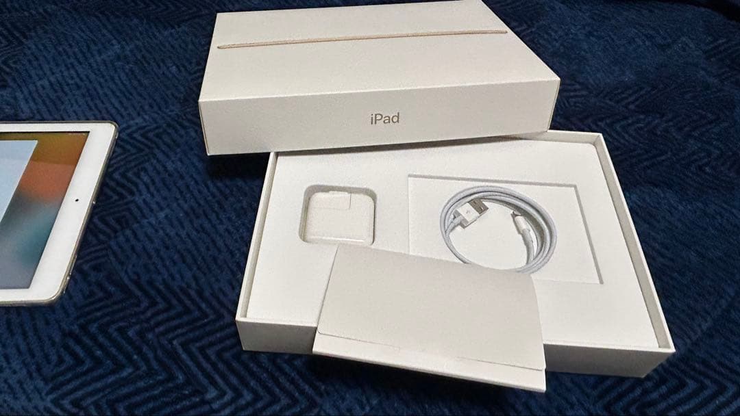 （割と美品）iPad 9.7インチ 第5世代 Gold 32GB WiFiモデル