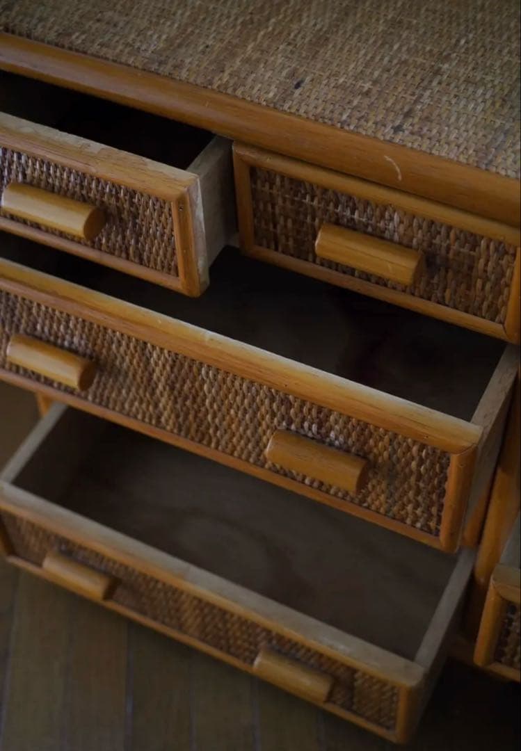 ヴィンテージ　横長のラタンチェスト