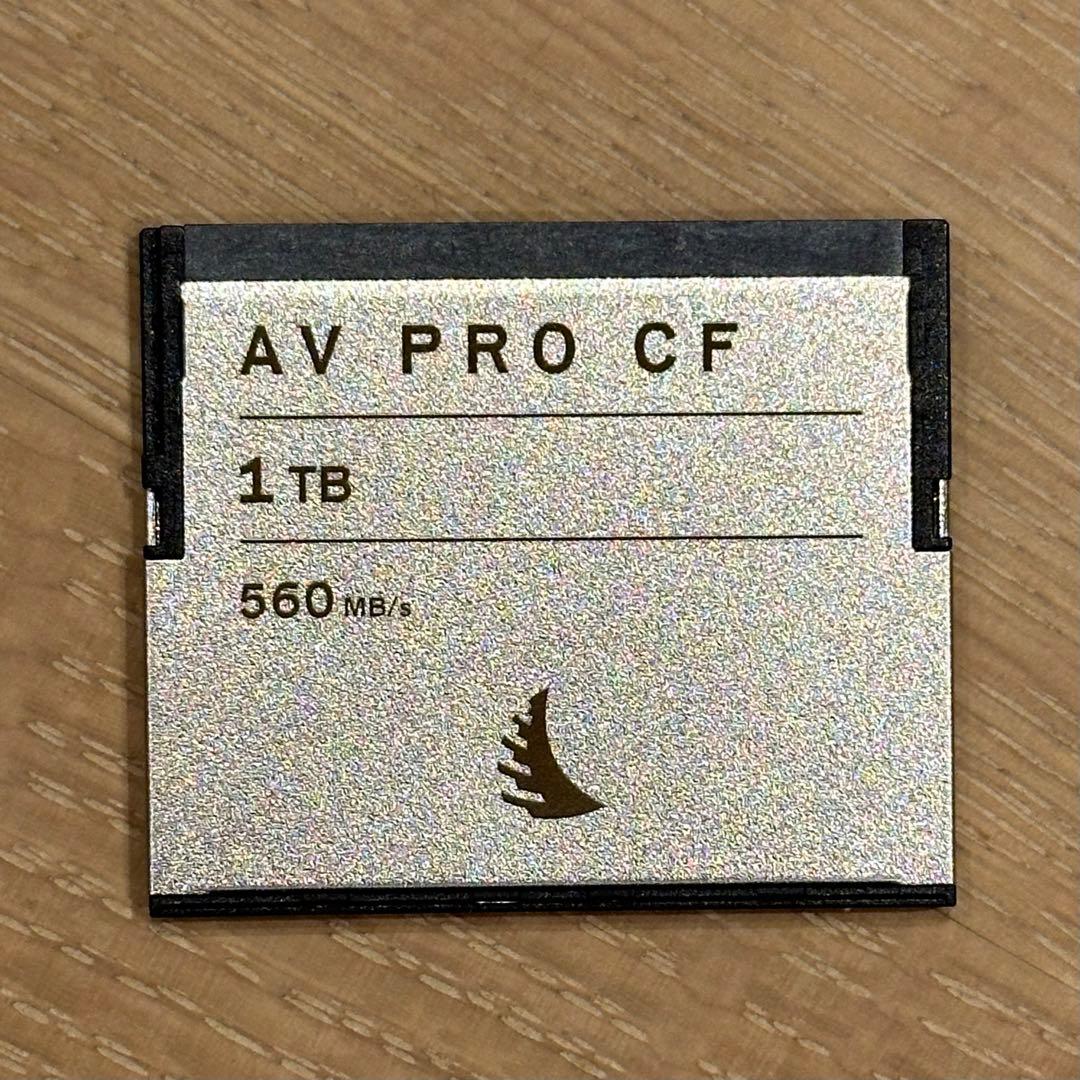 Angelbird AV PRO 1TB CFast + リーダー