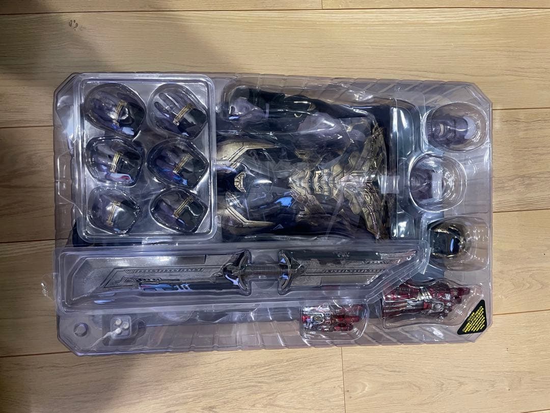 ホットトイズ　サノス　バトルダメージ版 エンドゲーム　ムービーマスターピース