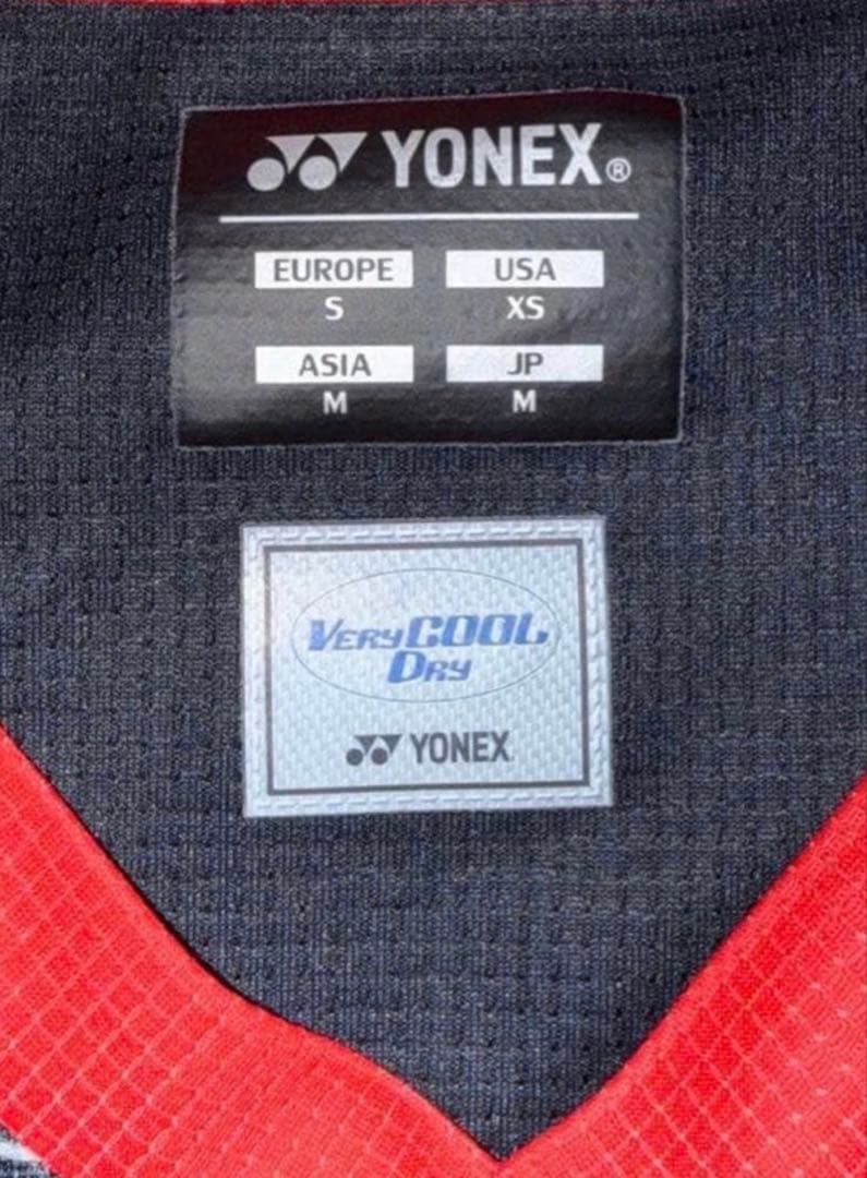 ヨネックス バドミントン ゲームシャツ ブラック×レッド 幾何学柄 JP M