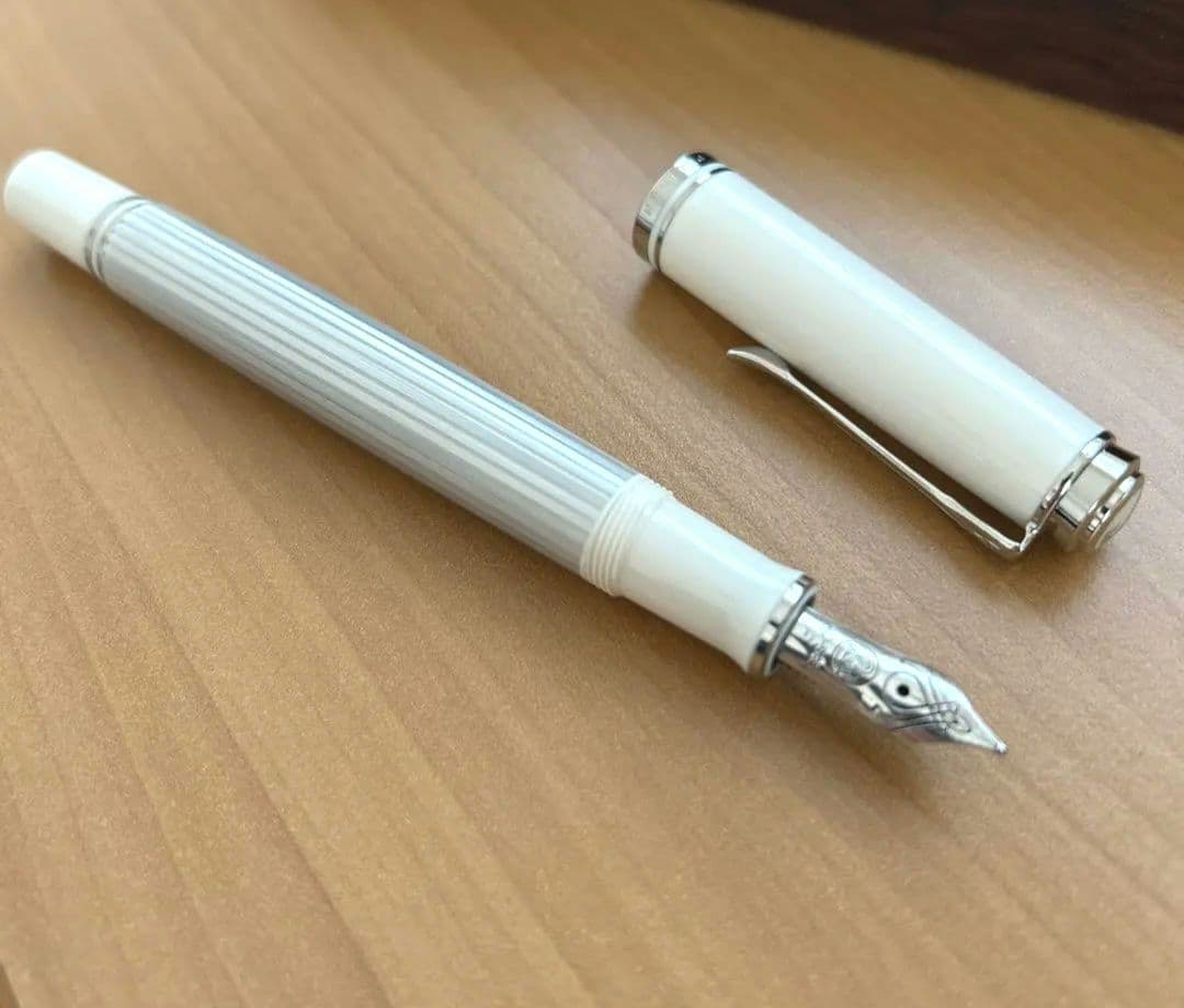 (極美品)ペリカンスーべレーン m405 シルバーホワイト 14金 細字f
