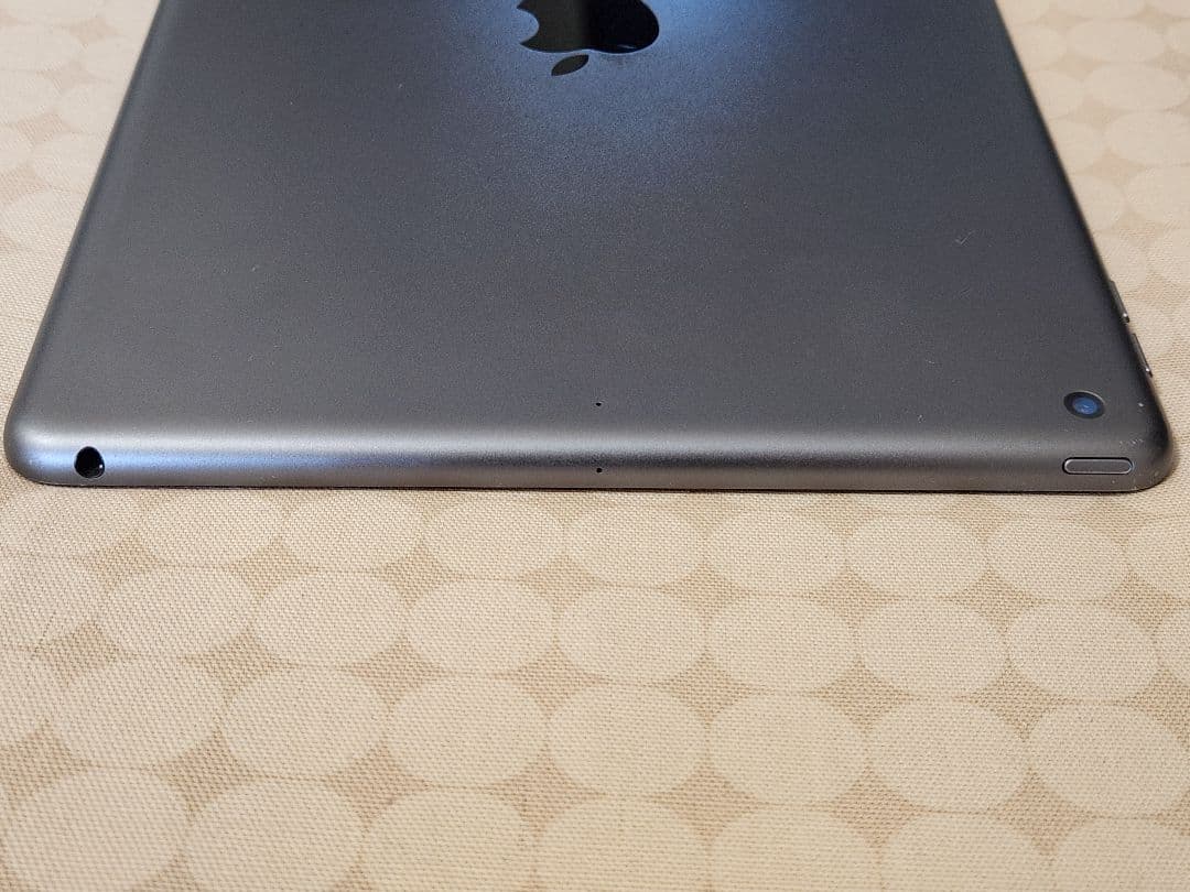 Apple iPad(第8世代)グレー 本体 wifi モデル 128GB