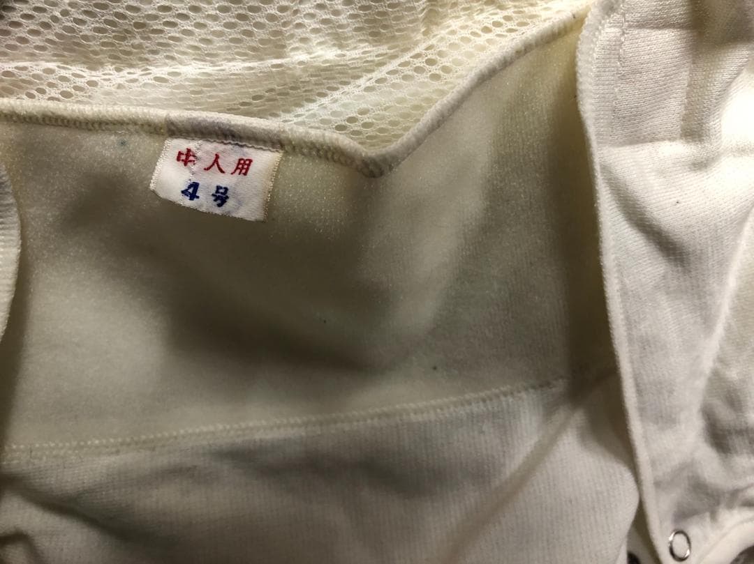 介護おむつカバー　白　中人用　塩ビにナイロン　金属ホック付き　3S位の大きさです