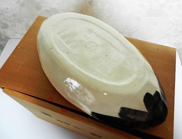 箱書き「鶴　富多物　荷平」、朱文印「謹製」、底印「醍醐　荷平」の蓋物