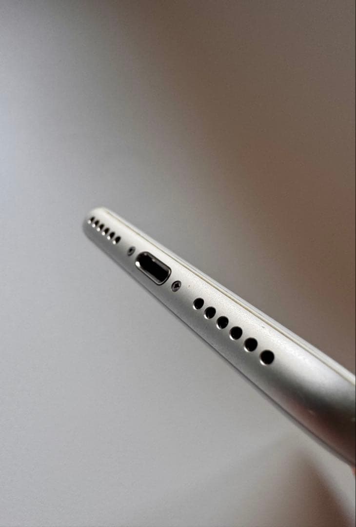 【超美品】Apple iPhone 8 シルバー 64GB バッテリー残100%