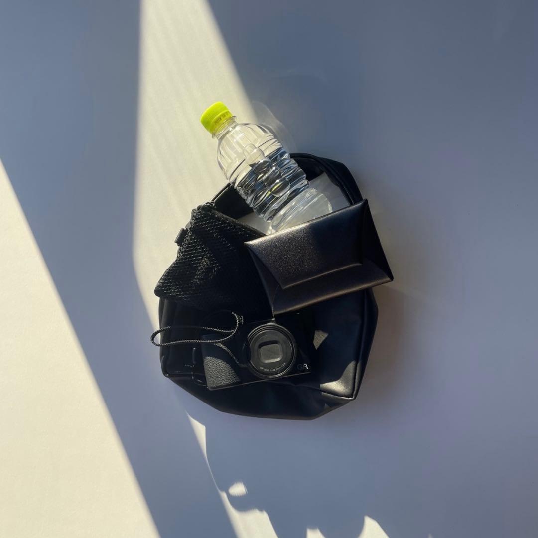 KEESE 黒 レザーショルダーバッグ ジップ Sサイズ ブラック ハンドバッグ