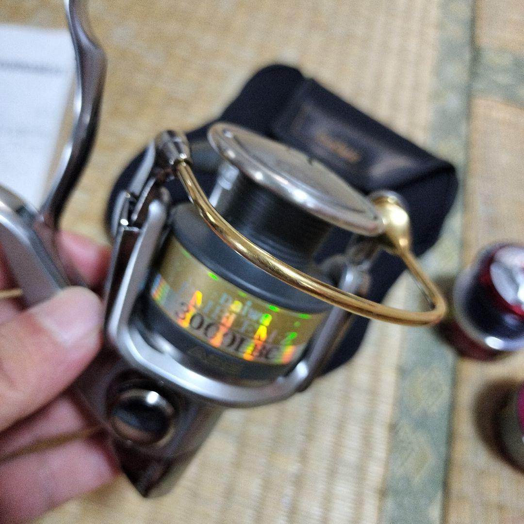 DaiwaトーナメントISOZ-3000LB　替えスプール2個・ケース付き