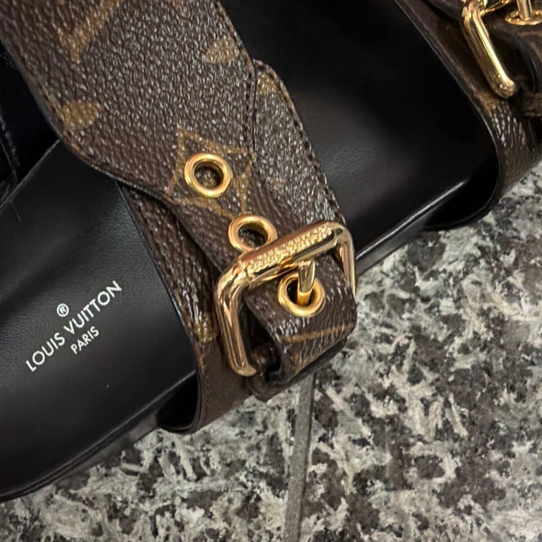 Louis Vuitton ロゴ入りフラットサンダル