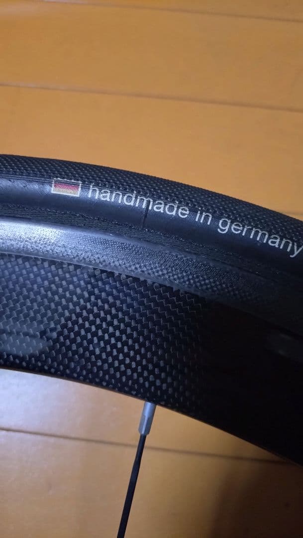 リア：中華カーボン　フロント：SHIMANO WH-7701　チューブラー