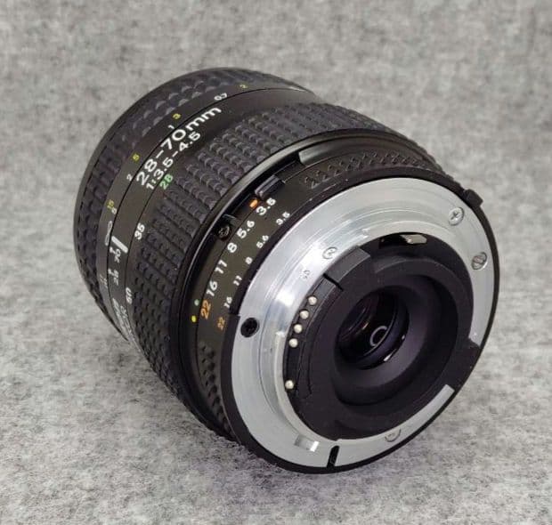 rareさまご購入予定品　Nikon F100 標準ズームレンズ付き