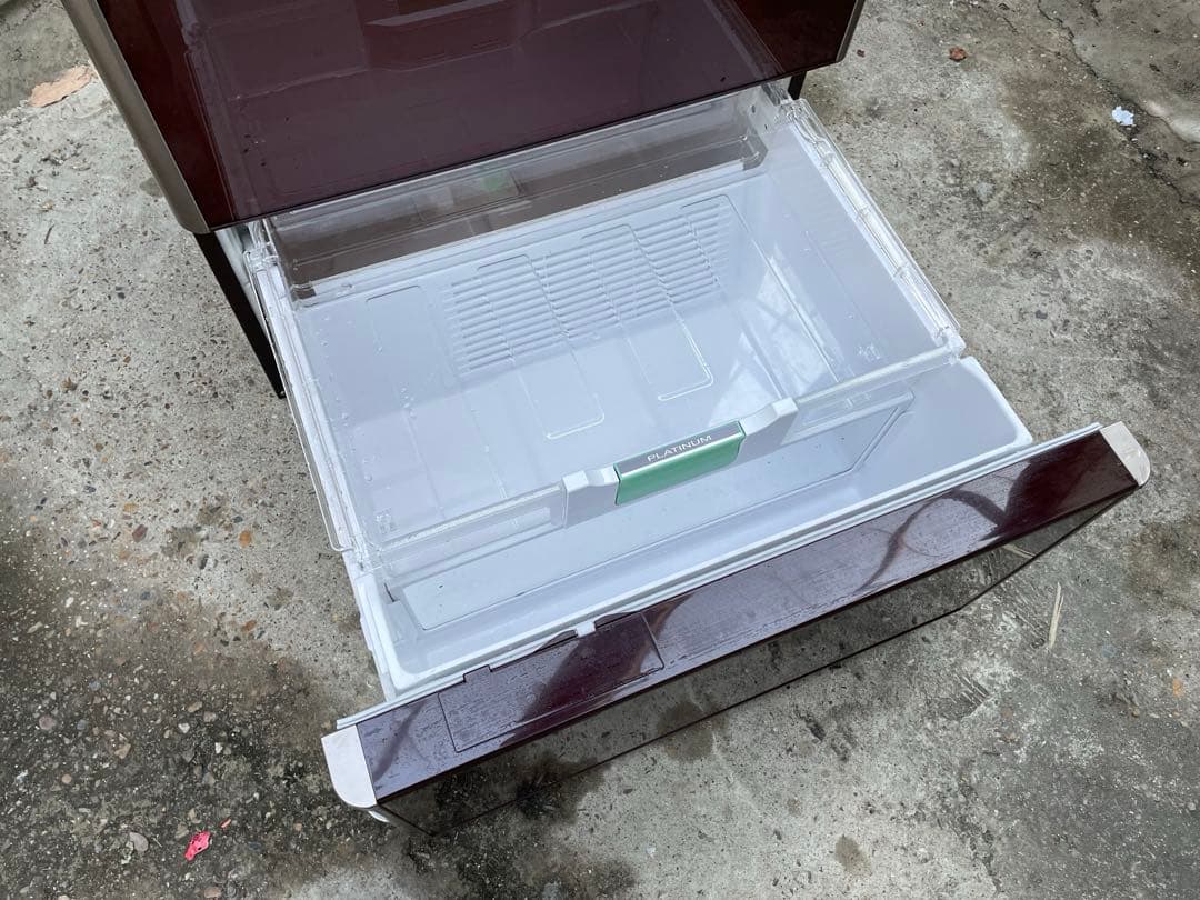 関西買取専門店　日立　565L 6ドア冷蔵庫　真空チルド　R-X5700F