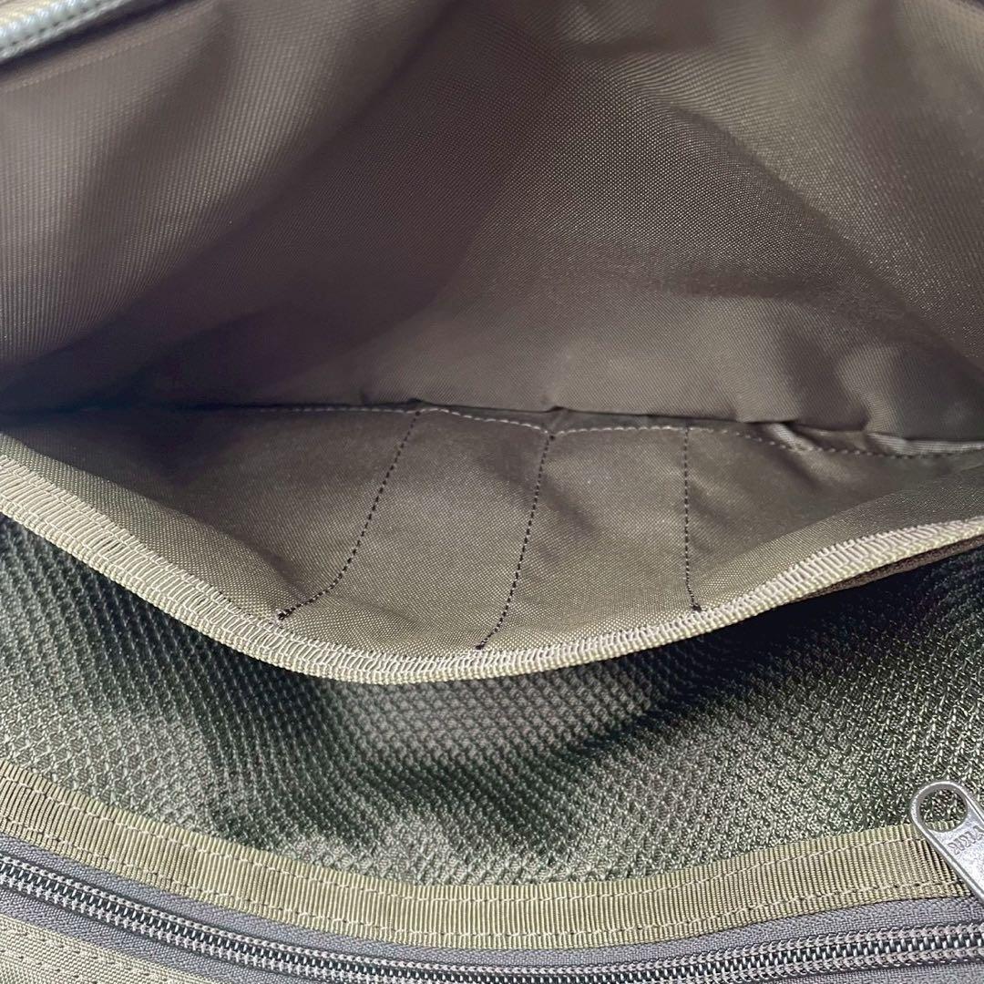 極美品　ブリーフィング　ショルダーバッグ　ナイロン　多機能収納　オリーブ