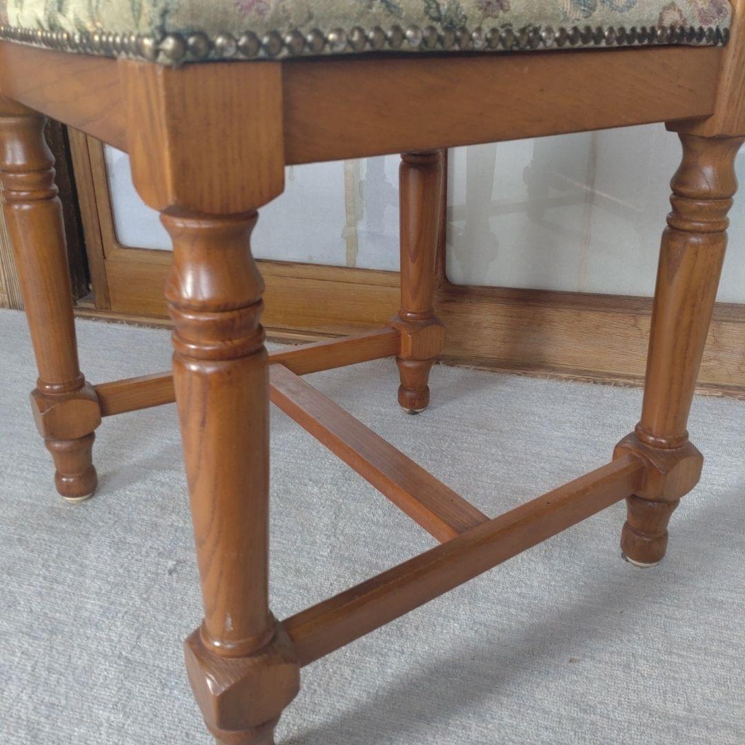 【英国アンティーク調】ダイニングチェア ゴブラン織 花柄 鋲打ち 木製　3/4