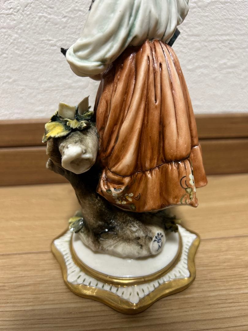 カポディモンテ 陶器 人形 置物 イタリア製 作家名入り