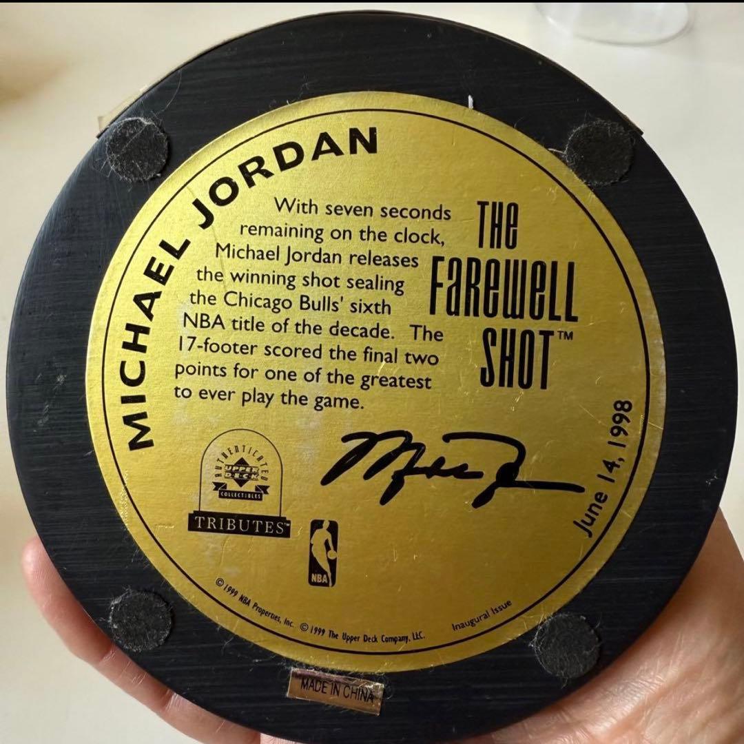 UPPER　DECK社製　マイケルジョーダン　フィギュア＆カード2点