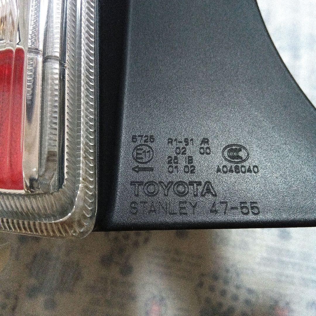 30プリウス後期　純正テールランプ左右セット　送料込み