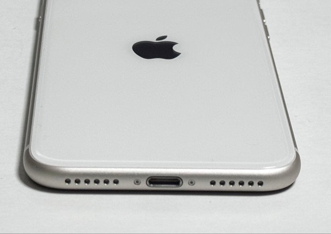 バッテリー最大容量96%　iPhone SE 第3世代 64GB スターライト