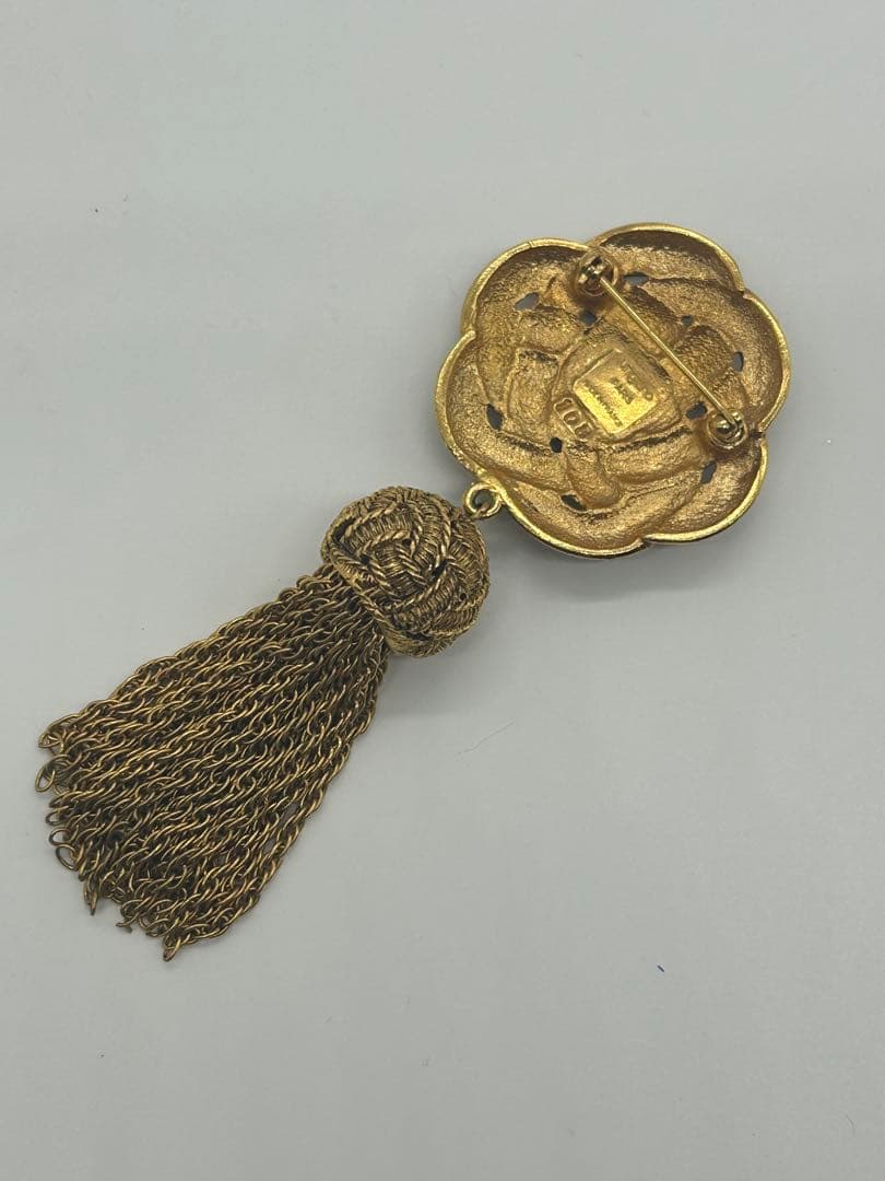 希少ungaro ウンガロ ヴィンテージブローチ タッセル ロープ編み ゴールド