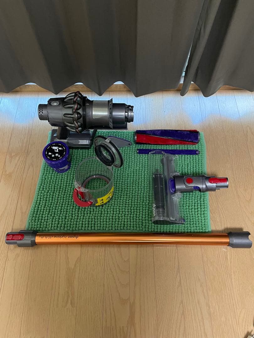 Dyson V10 スティッククリーナー 本体　付属品