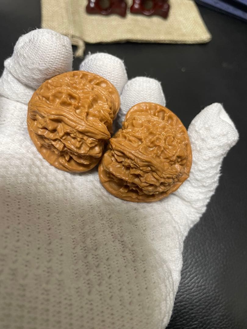 ご依頼No.338 遊ぶクルミ文玩核桃精配三角白狮子头核桃 文玩袋 セット