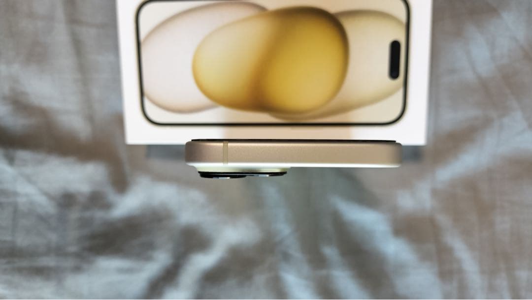 【美品】SIMフリー　Apple iPhone 15 256gb イエロー