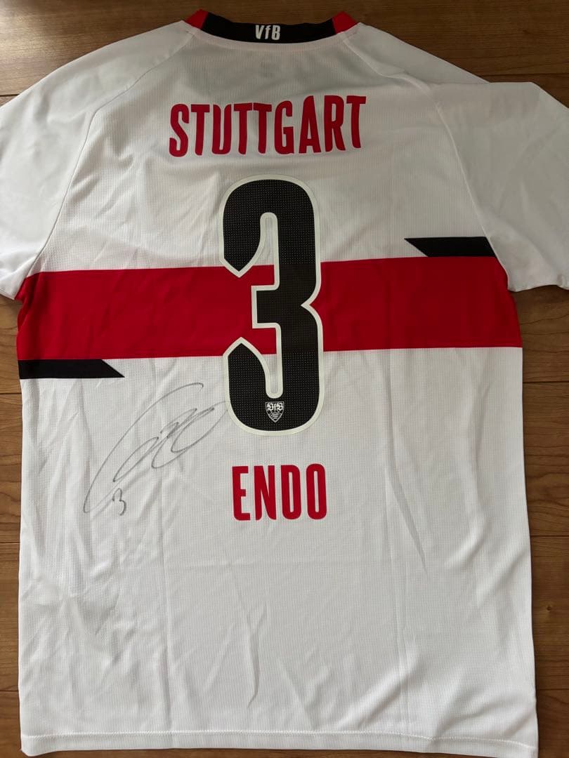 遠藤航選手　サイン入りユニフォーム