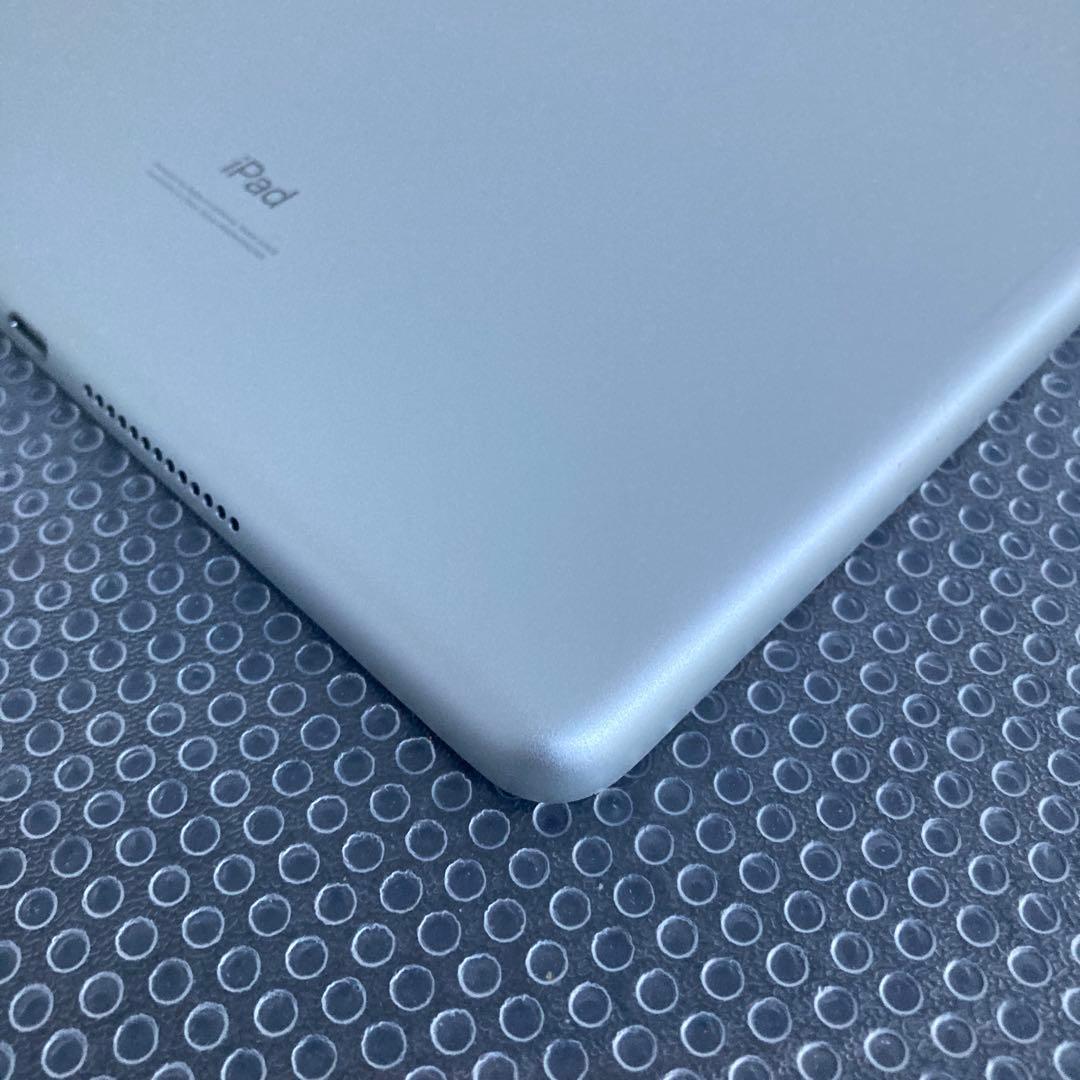 3869【早い者勝ち】iPad8 第8世代 32GB SIMフリー☆