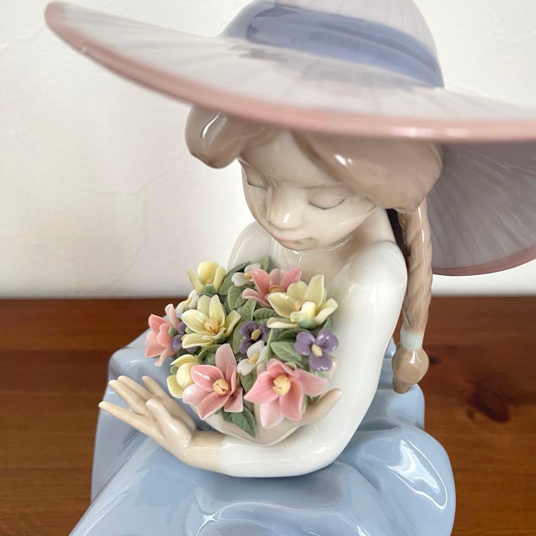 LLADRO リヤドロ 花の香りに包まれて