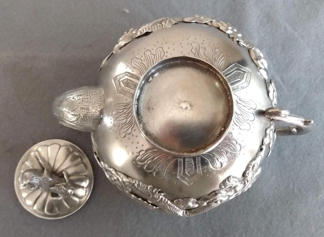 北京工芸品公司　銀製伝統雲龍紋唐獅子摘酒器　288gram高110長175mm