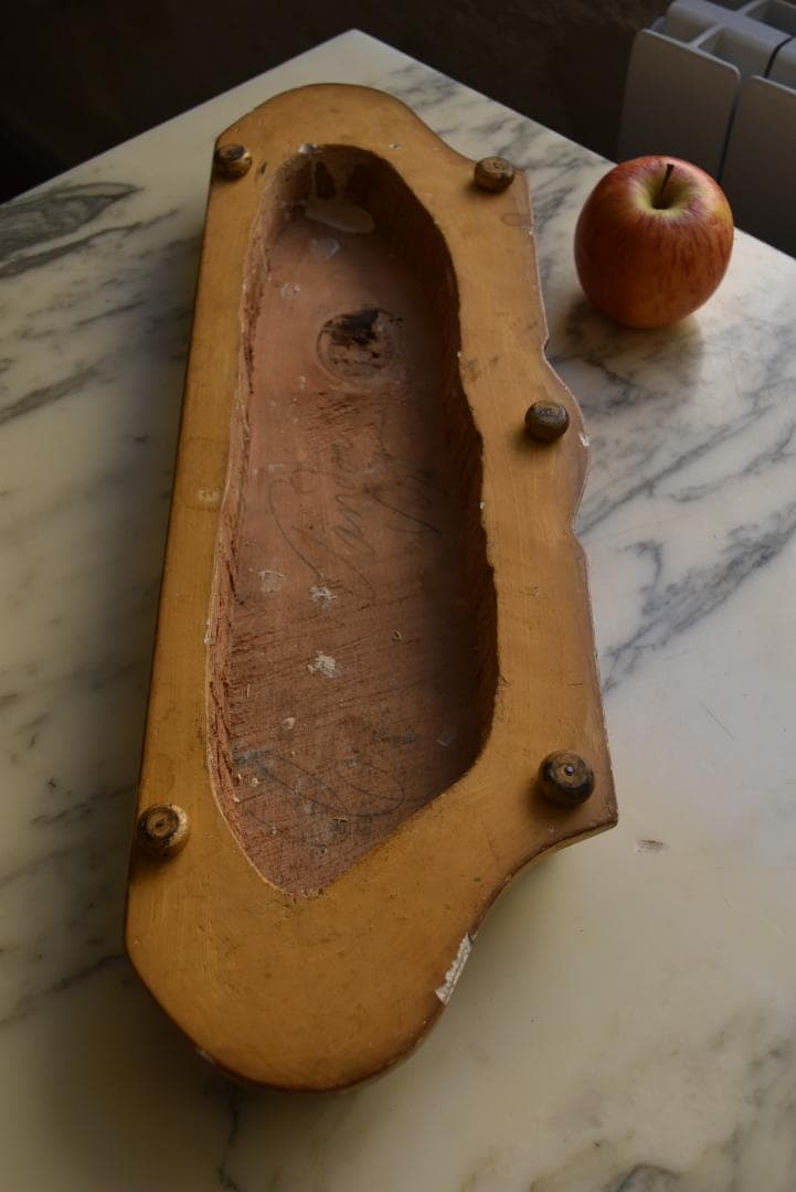 難有フランス19世紀　シャビーシックな金のリボンレリーフのグローブドマリエの台座