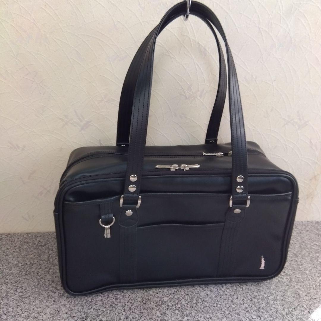 良品EAST BOYイースボーイ　黒ブラック✕ピンク刺繍スクールバッグ合成皮革