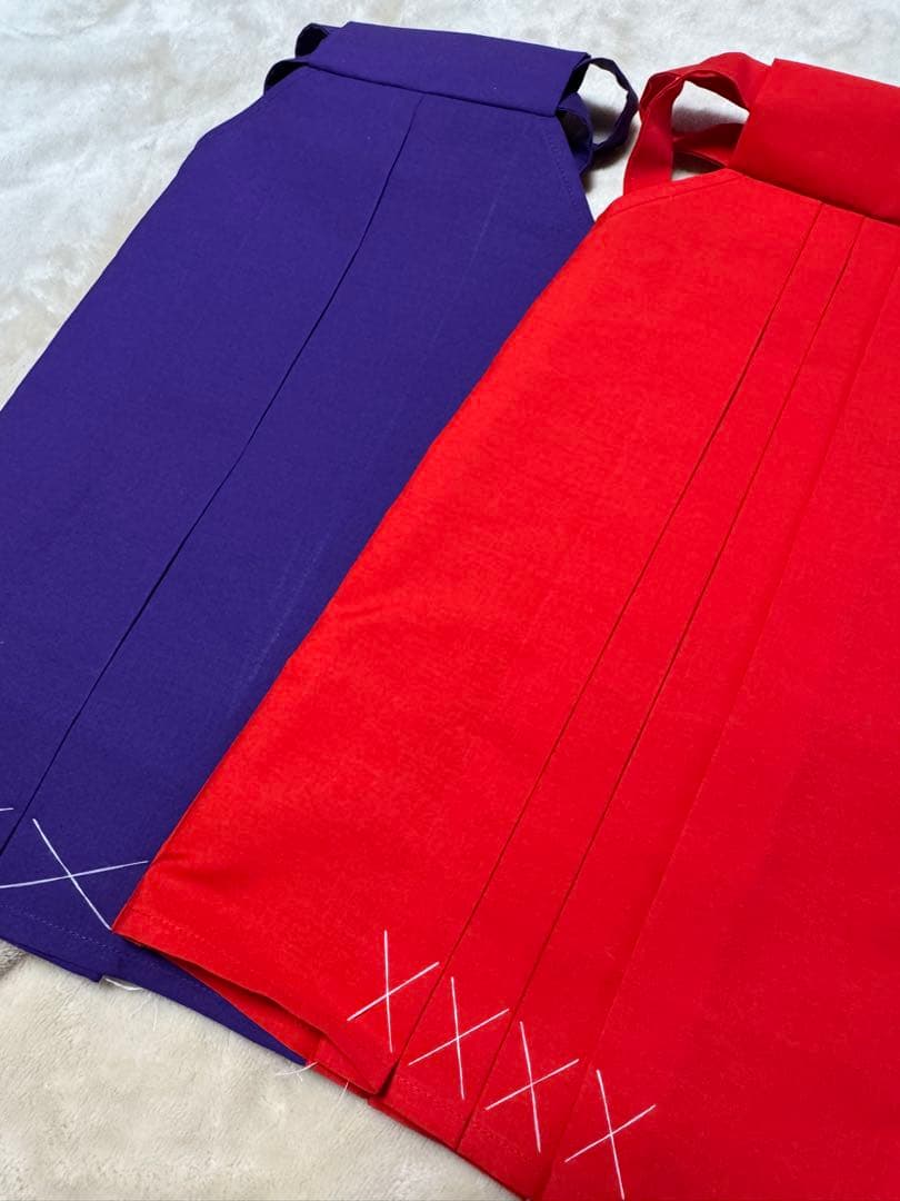 なの　黒地銀彩牡丹柄着物袴