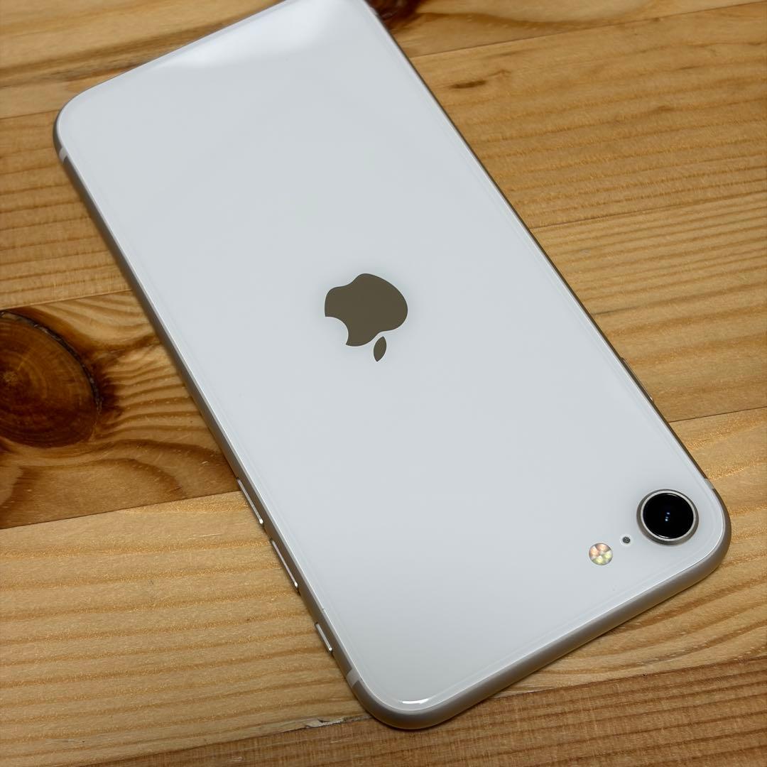 R*o様 バッテリー新品　iPhoneSE第3世代64GB SIMフリー　美品