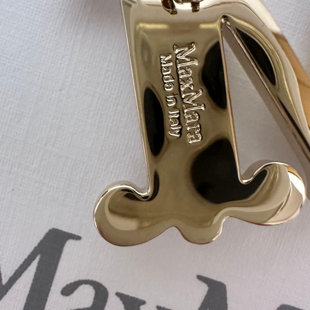 MaxMara パールブローチ