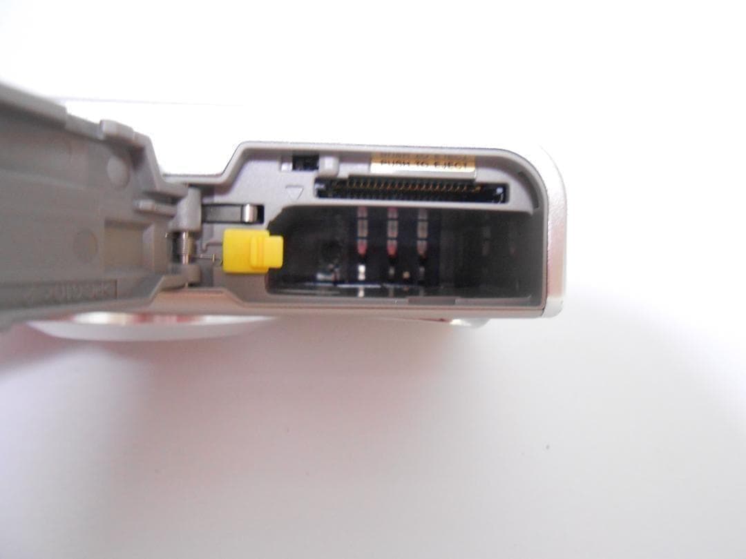 【お値下げ歓迎・美品】 FUJIFILM FinePix F30 シルバー