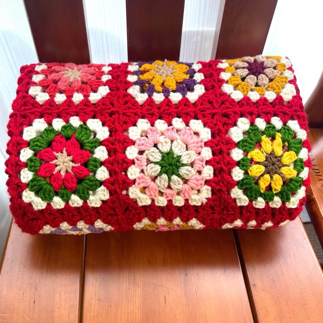 グラニースクエア ❤️周りのハートが可愛い赤いカラフルブランケット