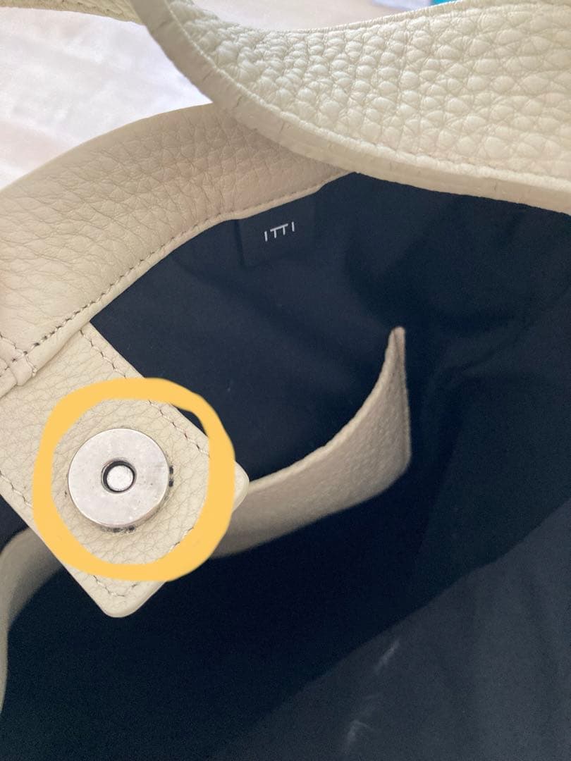 ITTI ショルダーバッグ