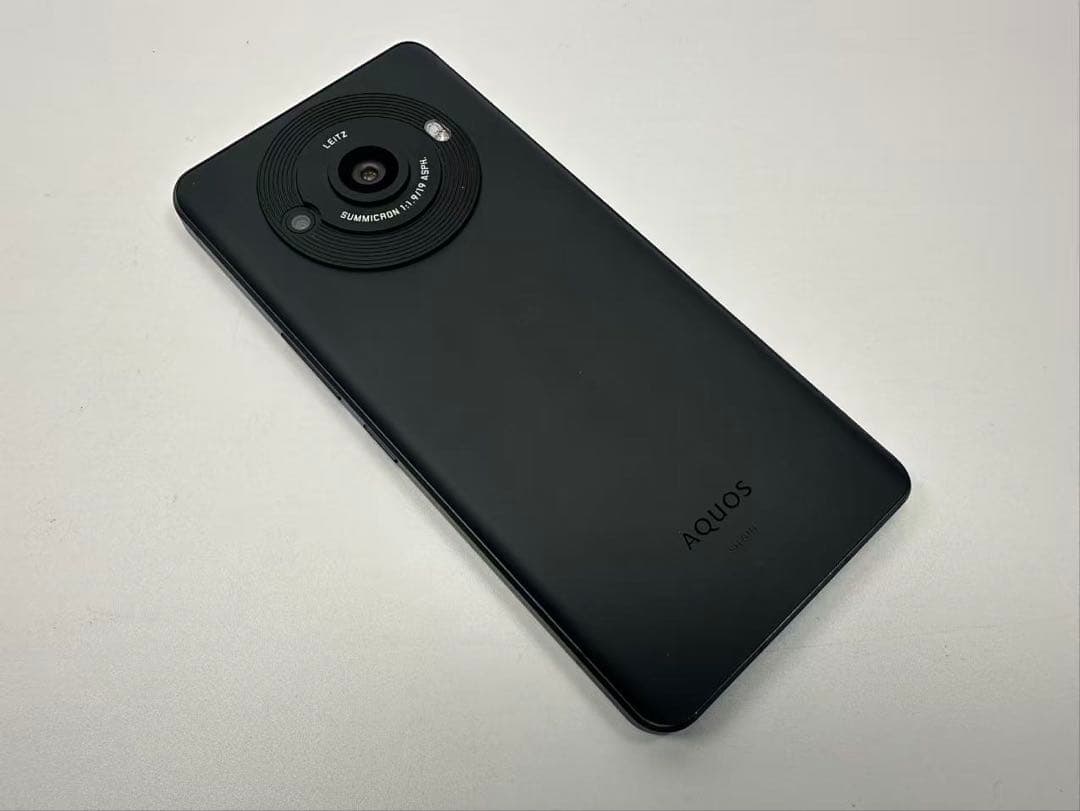外観極美品 Aquos R8 pro docomo 256gb simフリー